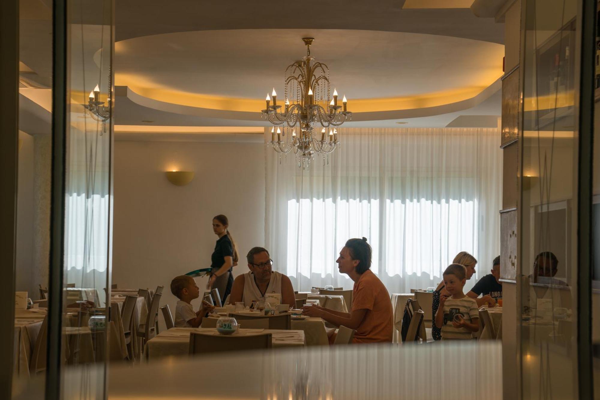 Hotel Europa Milano Marittima Bagian luar foto